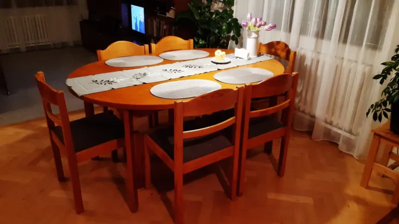 Prodej jídelního stolu a 6 židlí