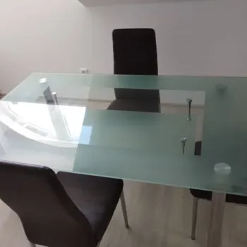 Skleněný stůl + 4 židle