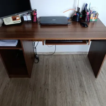 Psací stůl 140x60 – jako nový