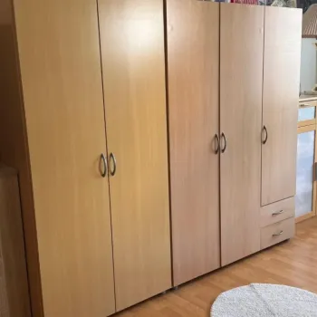 2 Velké šatní skříně a 2 malé skříňky